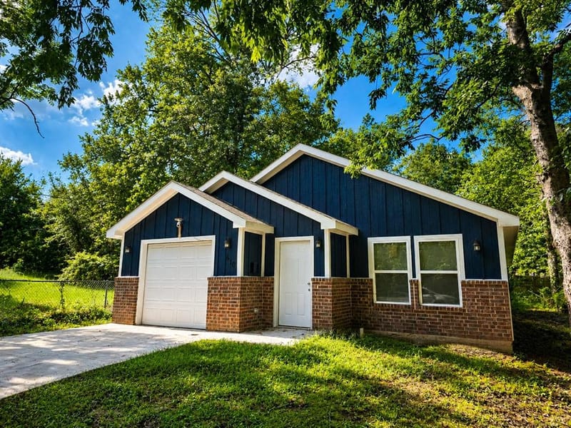 610 W Austin Street, Paris TX 75460 - Photo 2