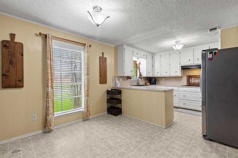 505 Pinewood Lane, Hewitt TX 76643 - Photo 9