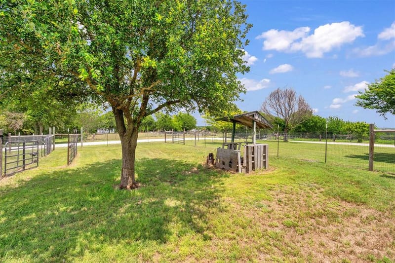 175 Hcr 3138 N, Bynum TX 76631 - Photo 36