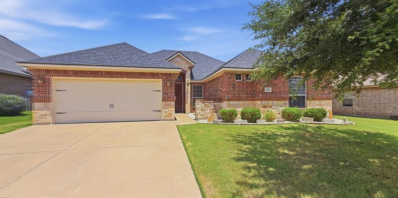 608 Donna Circle, Granbury TX 76049 - Photo 2