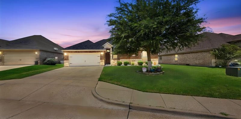 608 Donna Circle, Granbury TX 76049