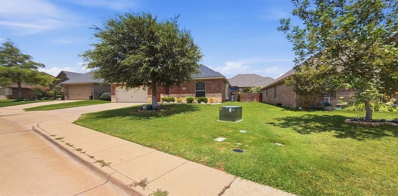 608 Donna Circle, Granbury TX 76049 - Photo 5