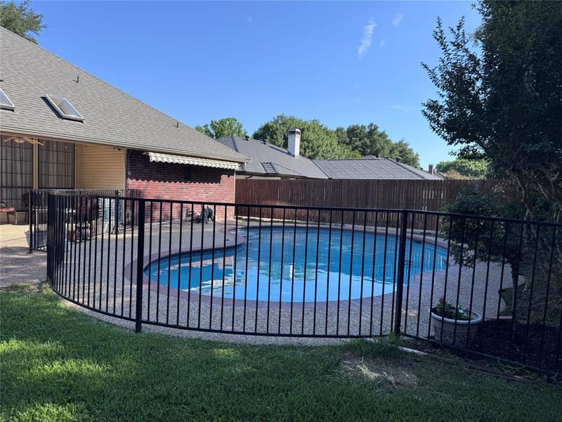 2105 Sleepy Hollow Drive, Arlington TX 76006 - Photo 2