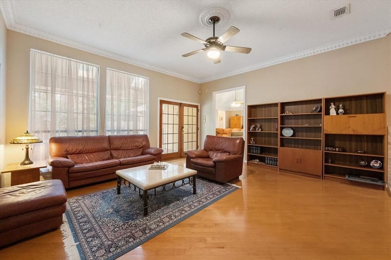 2105 Sleepy Hollow Drive, Arlington TX 76006 - Photo 12