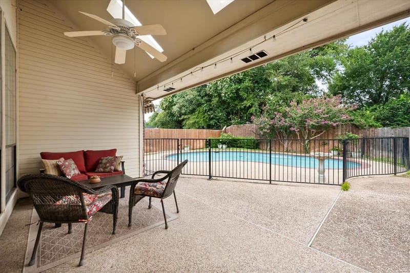 2105 Sleepy Hollow Drive, Arlington TX 76006 - Photo 3