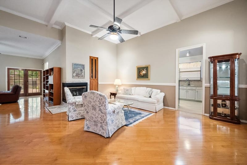 2105 Sleepy Hollow Drive, Arlington TX 76006 - Photo 9