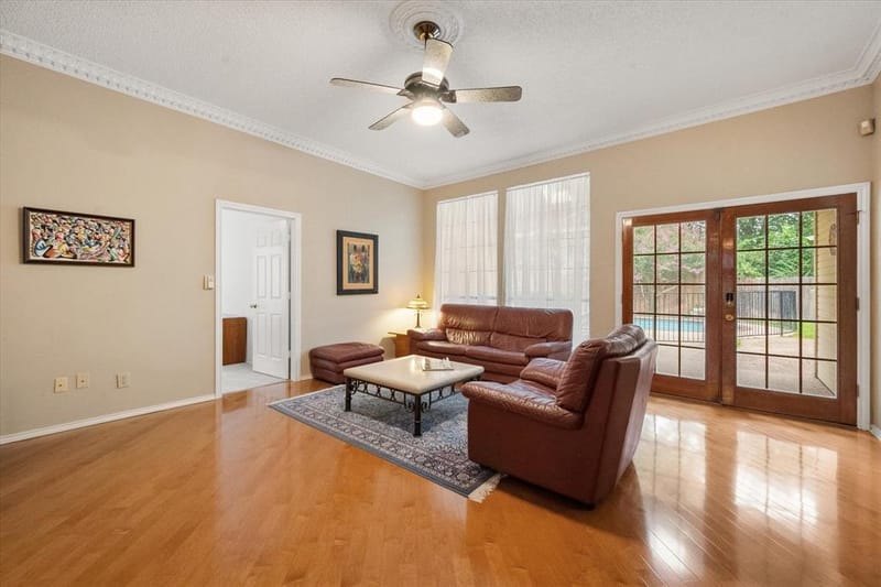 2105 Sleepy Hollow Drive, Arlington TX 76006 - Photo 11