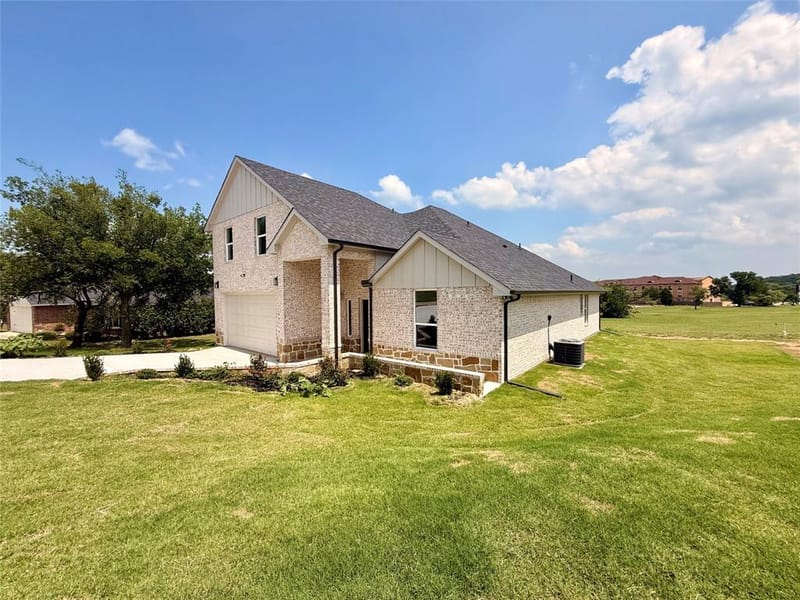 402 Bellaire Circle, Mineral Wells TX 76067 - Photo 2