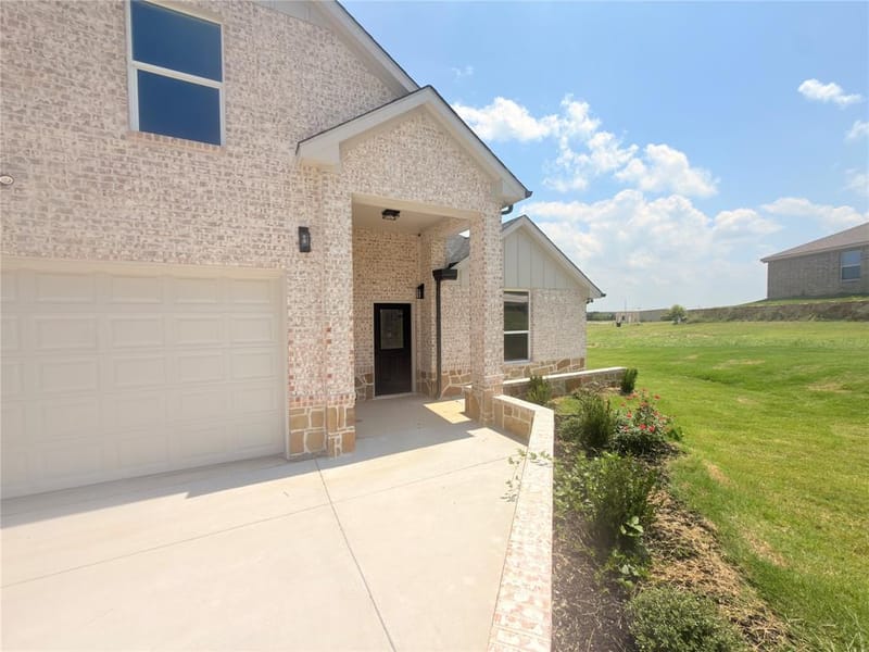 402 Bellaire Circle, Mineral Wells TX 76067 - Photo 3