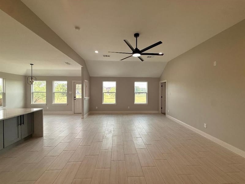 402 Bellaire Circle, Mineral Wells TX 76067 - Photo 5