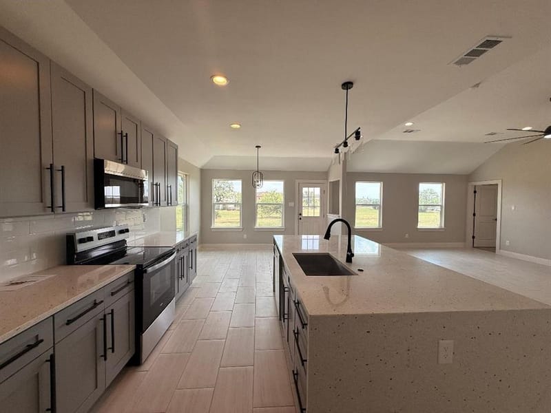 402 Bellaire Circle, Mineral Wells TX 76067 - Photo 8
