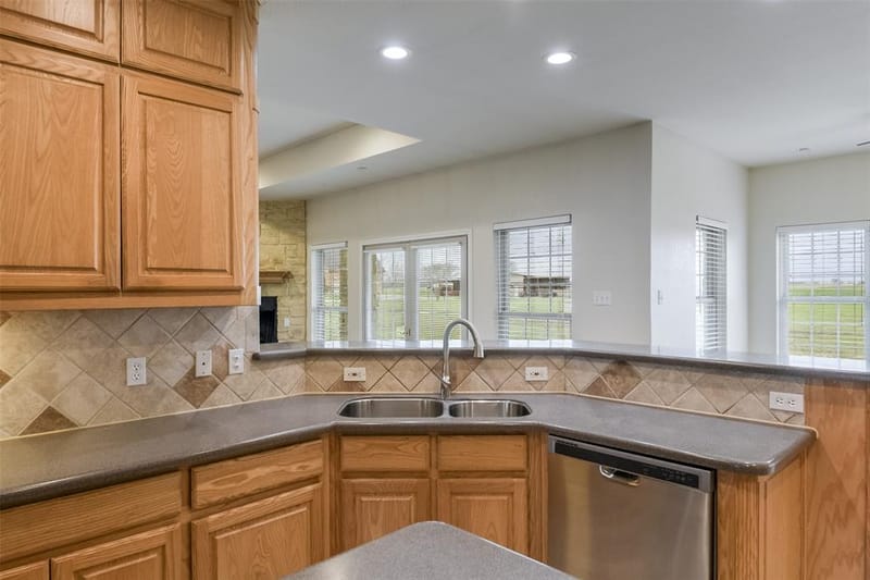 1066 West Road, Waxahachie TX 75165 - Photo 12