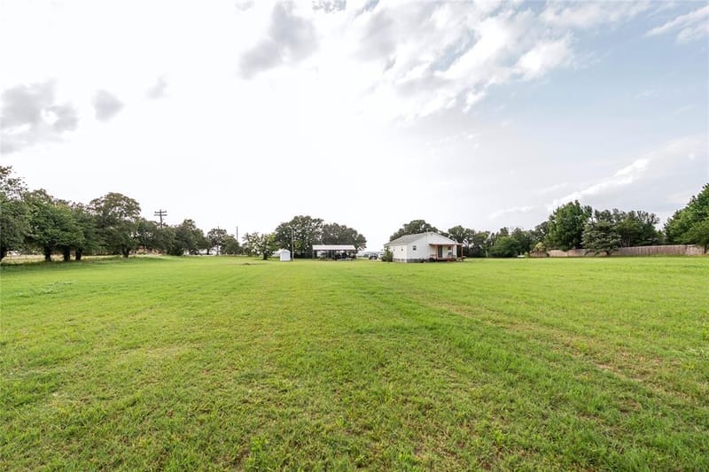 1306 Winn Road, Bowie TX 76230 - Photo 5
