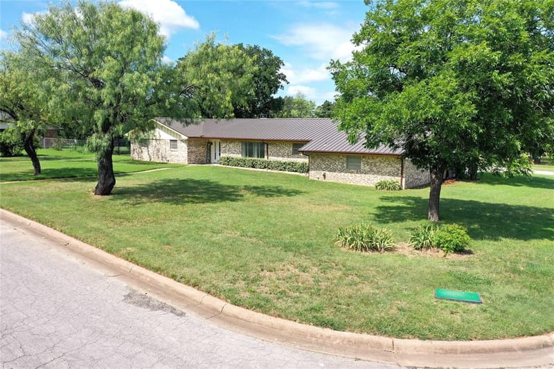 281 Oak Ridge Street, Jacksboro TX 76458 - Photo 2