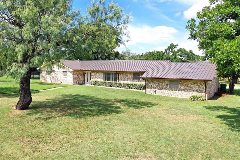 281 Oak Ridge Street, Jacksboro TX 76458 - Photo 3
