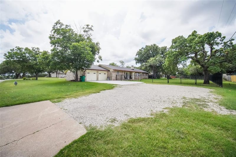281 Oak Ridge Street, Jacksboro TX 76458 - Photo 34