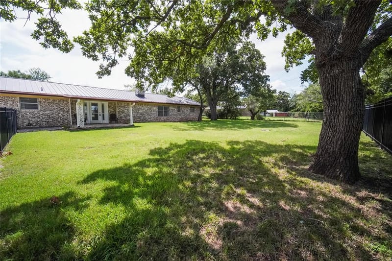 281 Oak Ridge Street, Jacksboro TX 76458 - Photo 29