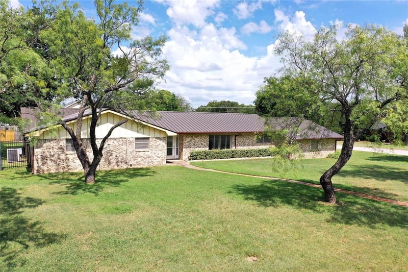 281 Oak Ridge Street, Jacksboro TX 76458 - Photo 4