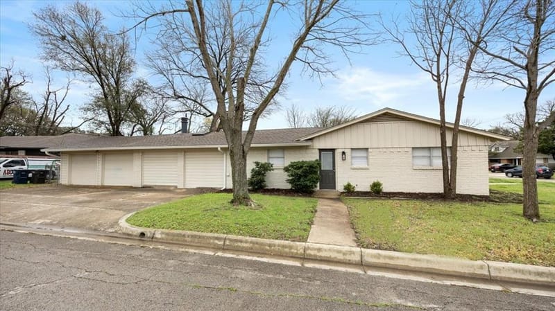 5229 Rutland Avenue, Fort Worth TX 76133 - Photo 2