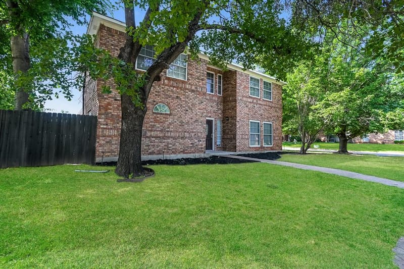 2057 Spinnaker Lane, Azle TX 76020 - Photo 2