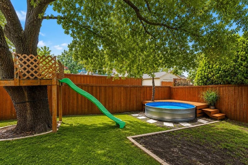 2806 Holy Cross Lane, Garland TX 75044 - Photo 2