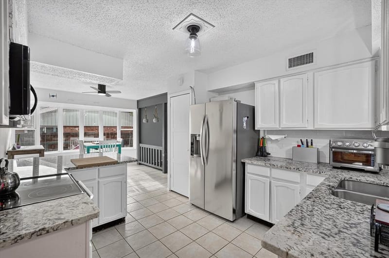 2806 Holy Cross Lane, Garland TX 75044 - Photo 6