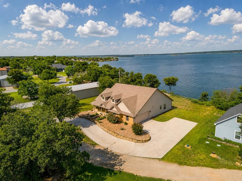 711 Crows Point, Lake Bridgeport TX 76426 - Photo 2
