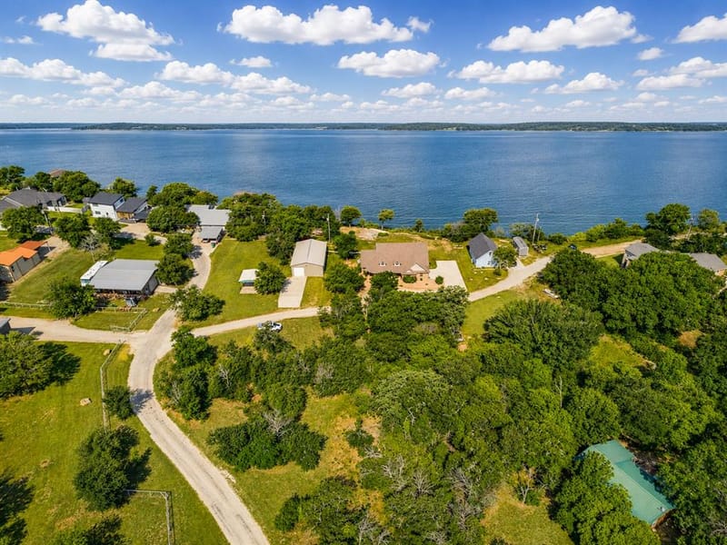 711 Crows Point, Lake Bridgeport TX 76426 - Photo 6
