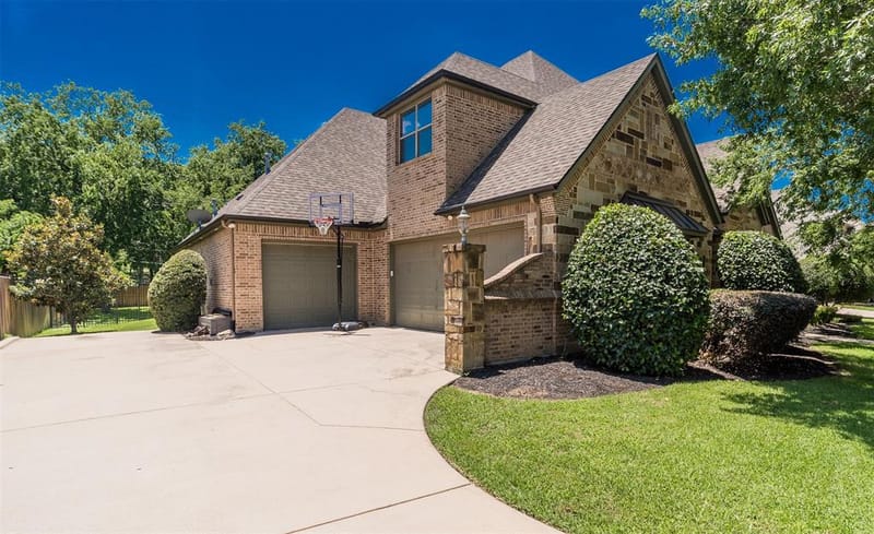 6208 Riverview Circle, Fort Worth TX 76112 - Photo 3