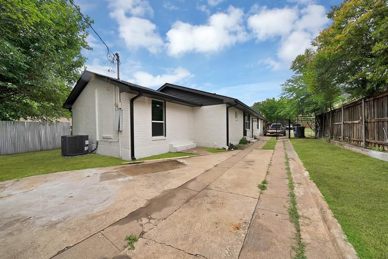 2742 Burlington Boulevard, Dallas TX 75211 - Photo 24