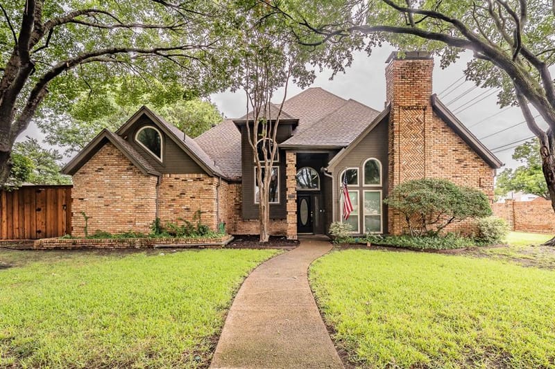2002 Diamond Oaks Drive, Garland TX 75044 - Photo 2