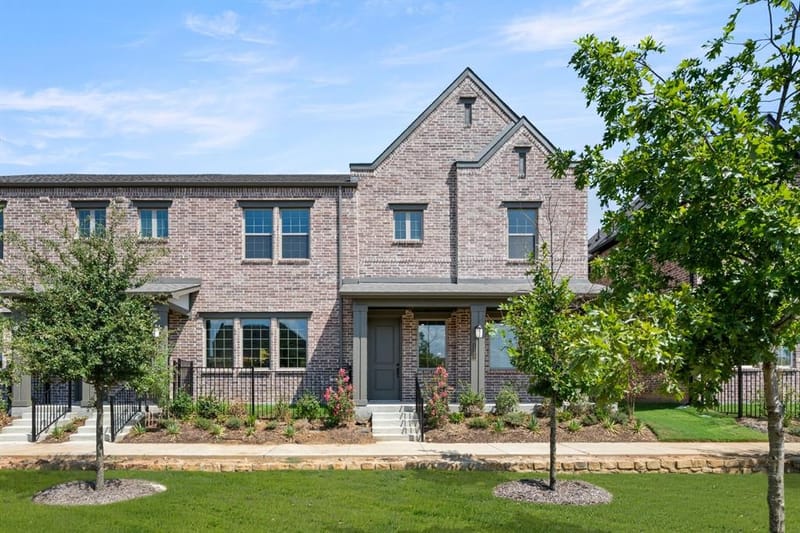 2408 Glacier Way, Mansfield TX 76063 - Photo 4