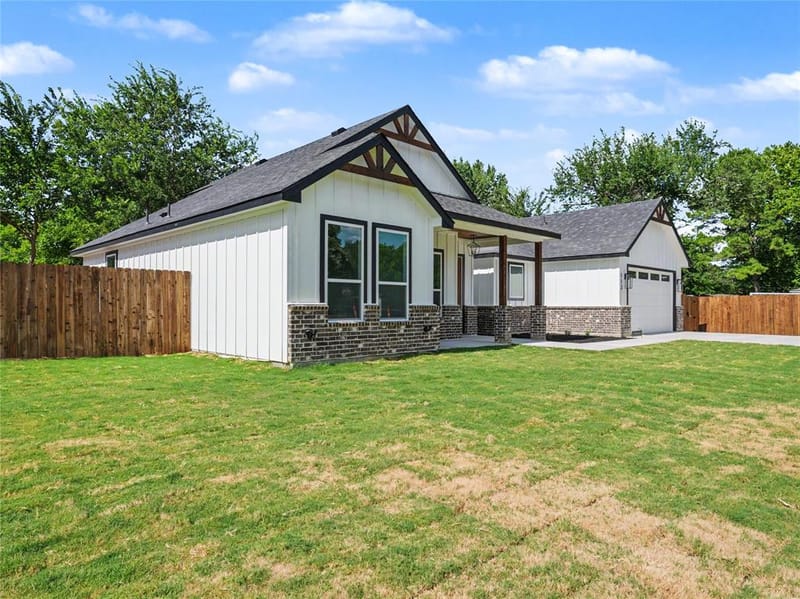 113 Dennis Drive, Azle TX 76020 - Photo 2