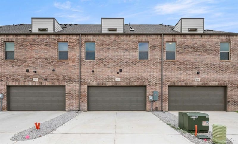 2410 Glacier Way, Mansfield TX 76063 - Photo 2