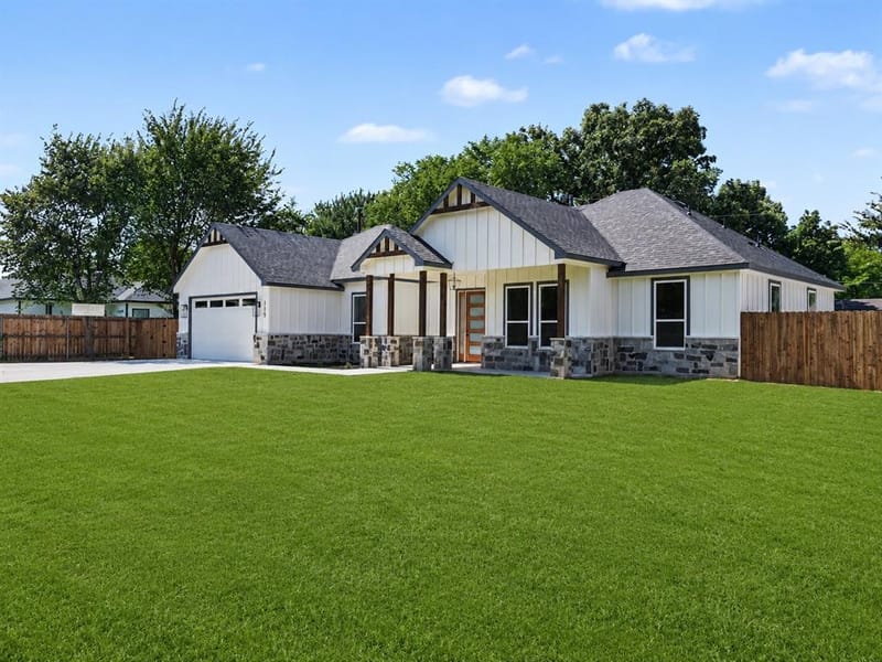 115 Dennis Drive, Azle TX 76020 - Photo 3