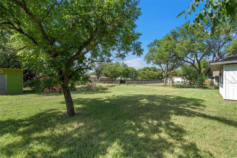 733 W 5th Street, McGregor TX 76657 - Photo 23
