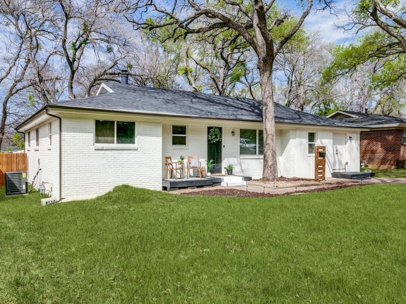 708 Oakwood Drive, Euless TX 76040 - Photo 2