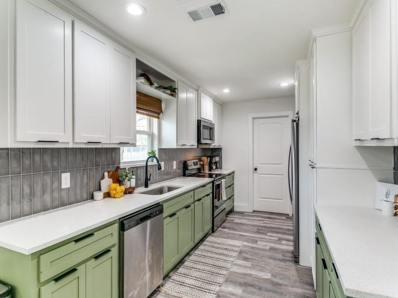 708 Oakwood Drive, Euless TX 76040 - Photo 10