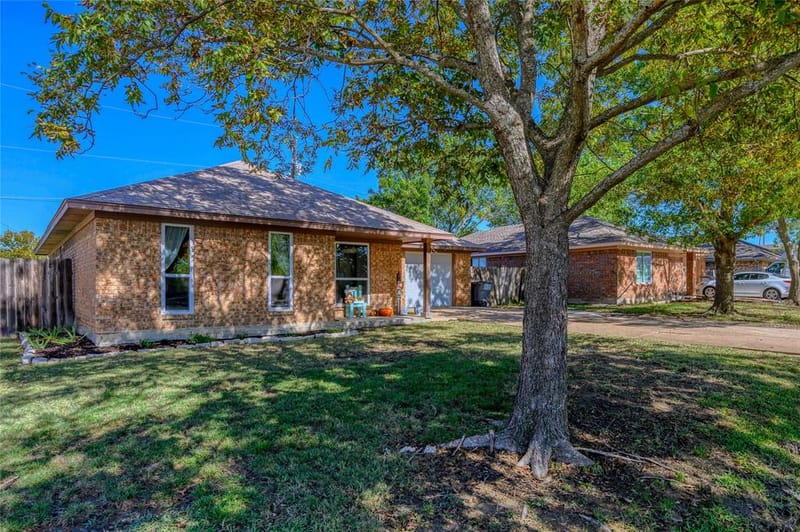 410 E Hazelwood Street, Princeton TX 75407 - Photo 2