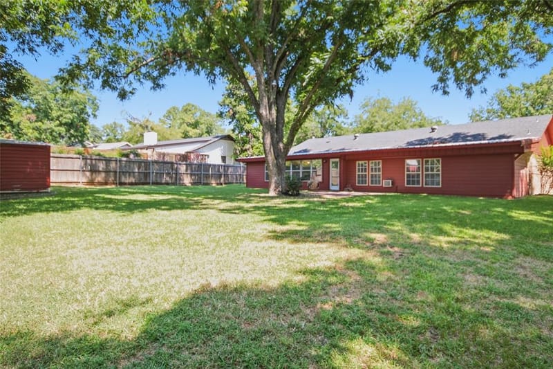 808 Hilltop Drive, Weatherford TX 76086 - Photo 23