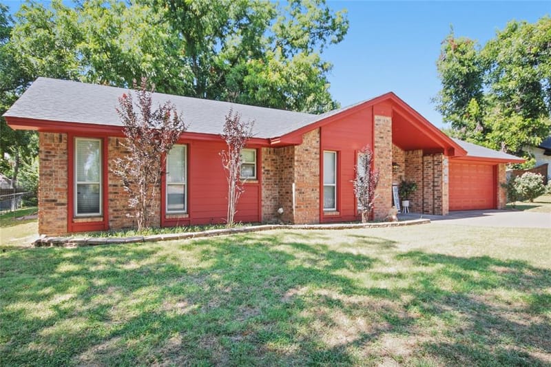808 Hilltop Drive, Weatherford TX 76086 - Photo 2