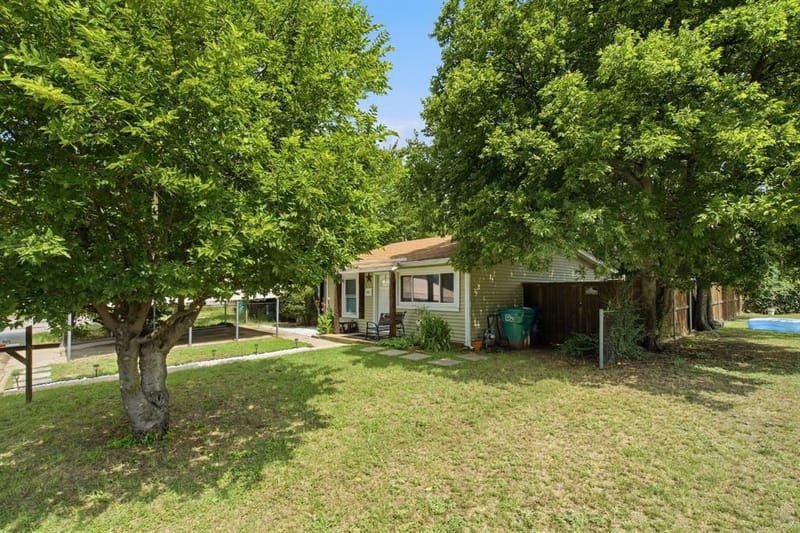 601 Park Lane, Denton TX 76205 - Photo 2