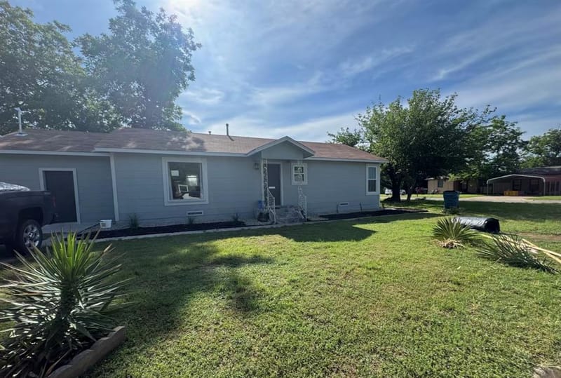 215 S 4th Street, Jacksboro TX 76458 - Photo 4