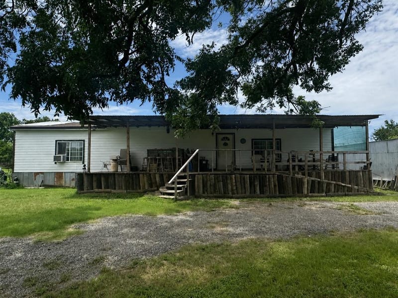 118 Rommel Court, Springtown TX 76082 - Photo 2