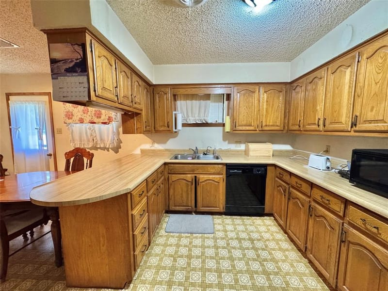 450 Woodbine Estates Road, Gainesville TX 76240 - Photo 2