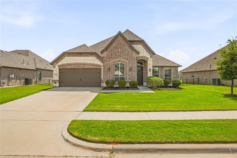 1086 Mickelson Drive, Granbury TX 76048