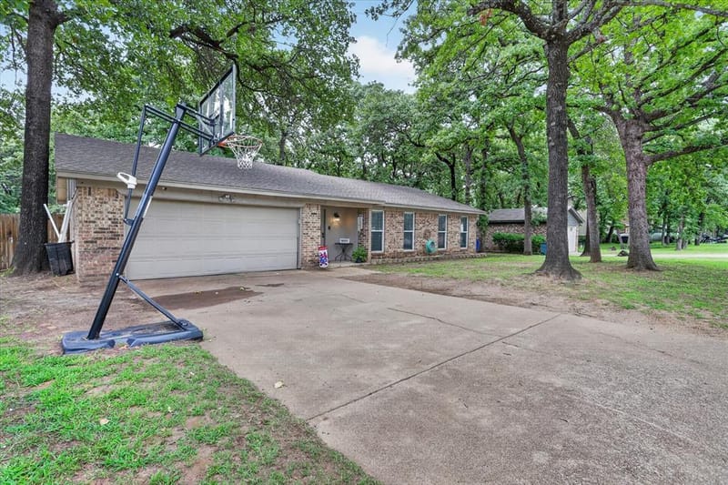 728 Lake Crest Parkway, Azle TX 76020 - Photo 2