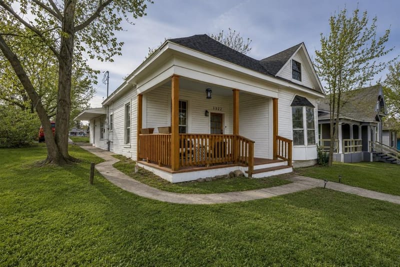 1322 Sears Street W, Denison TX 75020 - Photo 2