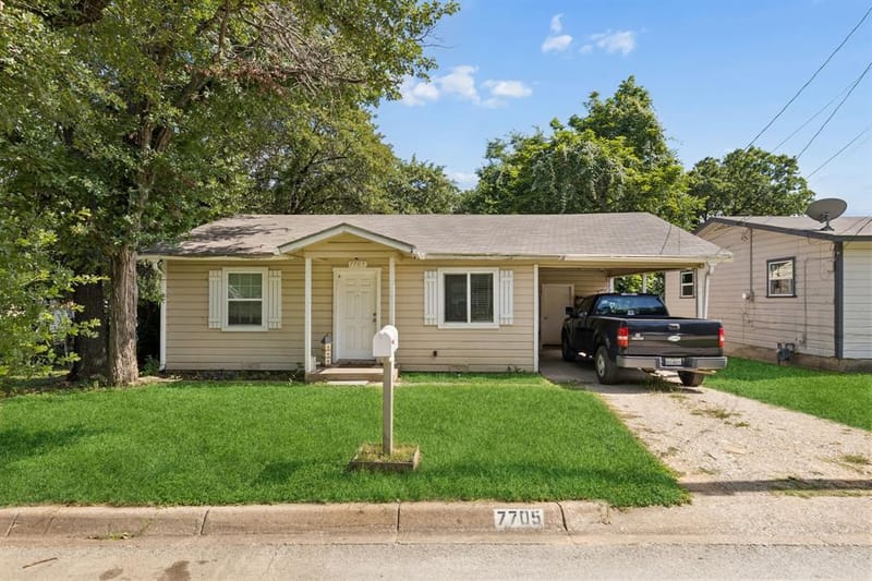 7705 Navajo Trail, Lake Worth TX 76135 - Photo 2