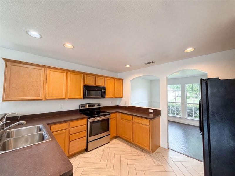 10428 Turning Leaf Trail, Fort Worth TX 76131 - Photo 2